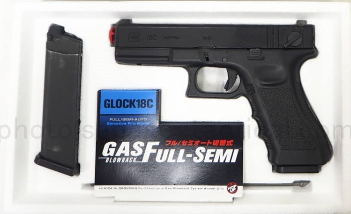 管理人が開けた東京マルイ グロック18C ガスブローバックの箱の中（本体とマガジン）