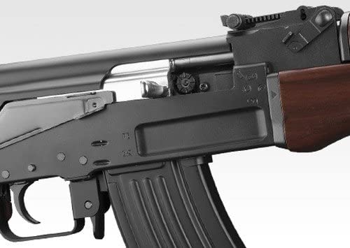 ボルトが後ろに下がって止まったAKの機関部(木のハンドガード)