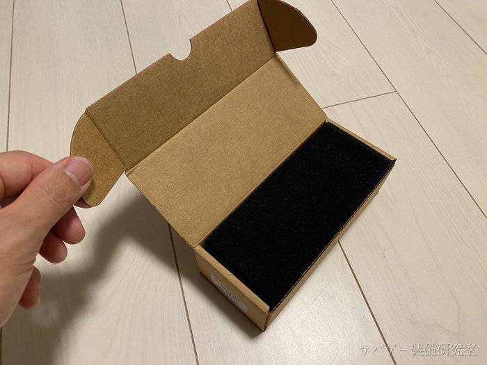 X300レプリカの箱を開けた状態（緩衝スポンジ）