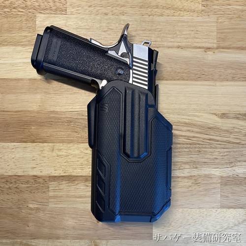 実物BLACKHAWK Omnivore X300版にハイキャパを格納した状態