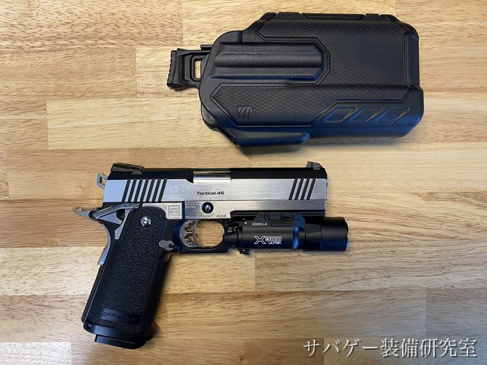 X300 ULTRAレプリカ（X-TAC HG版）を付けたハイキャパと実物Omnivoreホルスターを並べた状態