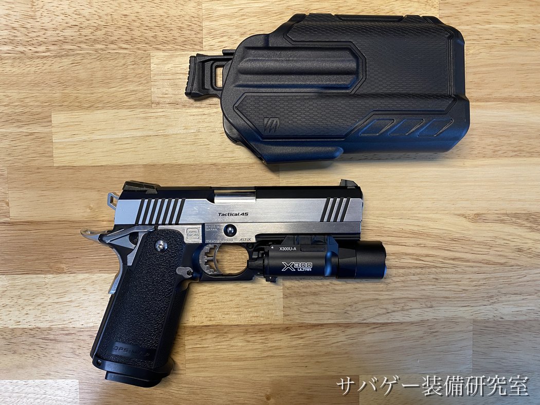 カイデックスホルスターとハンドガンの格納例