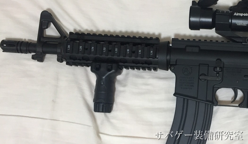 管理人のM4 CQB-Rのハンドガードと純正バーチカルフォアグリップの寄り