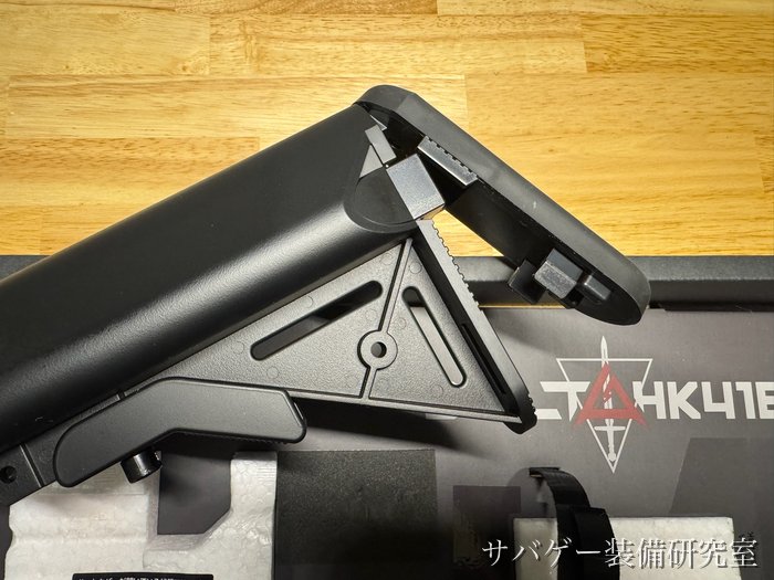 HK416D デルタカスタムのストックパッドを開けたバッテリーを入れる穴