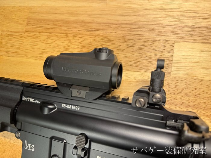 ローマウントのマーベリック 第3世代とHK416 デルタカスタムのリアサイトを横から