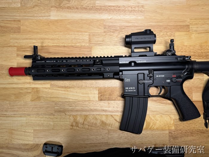 ローマウントのマーベリック 第3世代を載せたHK416 デルタカスタム(下に外したハイマウントとトラスコのレンチ)