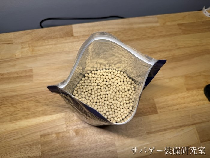 袋を開けた東京マルイ ファイネストBB 0.2gの中身(チャック付きの袋)