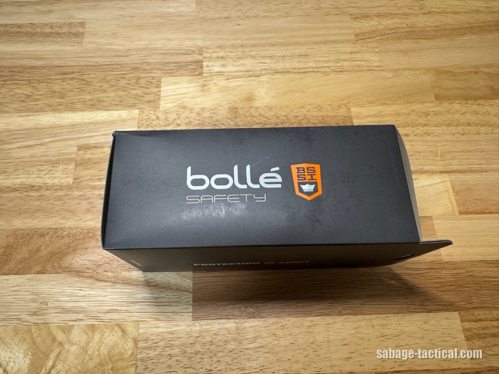 bolle X810の箱の横（bolle SAFETYのロゴ）