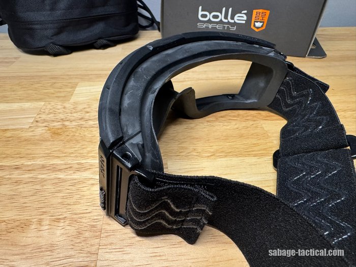 bolle X810の内側とストラップ