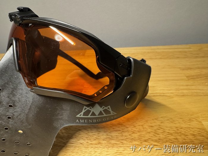 レンズの下の端とS.A.S FACE GUARD Gen.2の境目を横から近くで