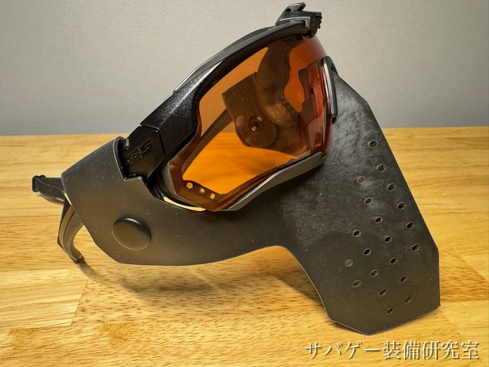 クロスボウとS.A.S FACE GUARD Gen.2を反対側から