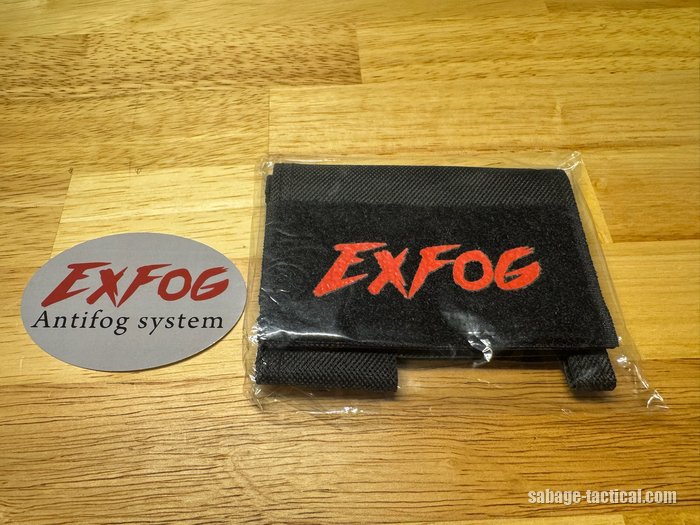 ExFog ヘルメットポーチと付属の丸いステッカー