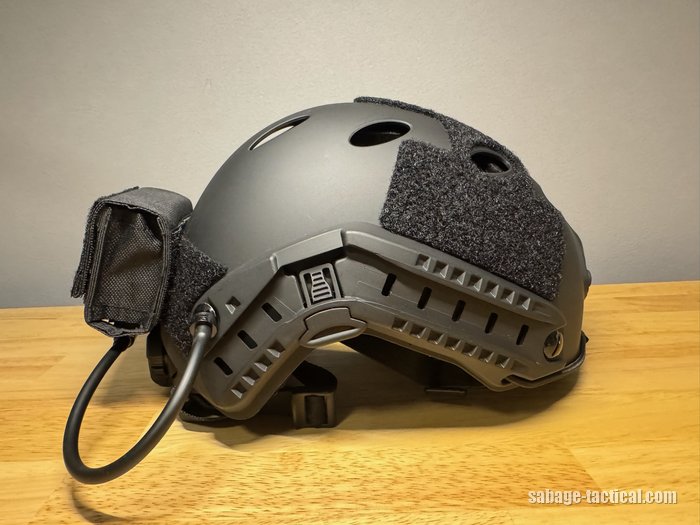 ExFog ヘルメットポーチを付けたヘルメットを左横から