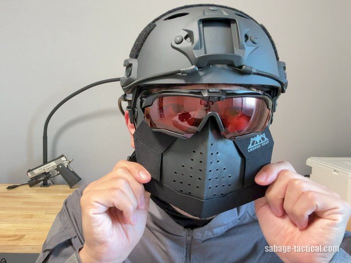 管理人がS.A.S FACE GUARD Gen.2に頬のパッドを付けて着けた顔(ネックゲイターなし)