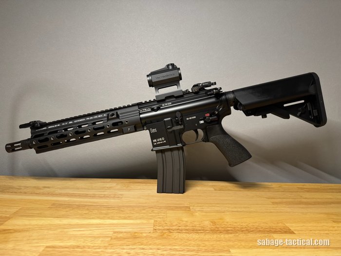 壁に立てかけて撮った管理人のHK416D デルタカスタム