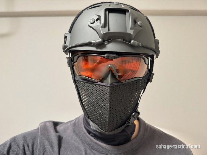管理人がS.A.S FACE GUARD Gen.2の上からネックゲイター V3をかぶった正面(目元はぼかし)