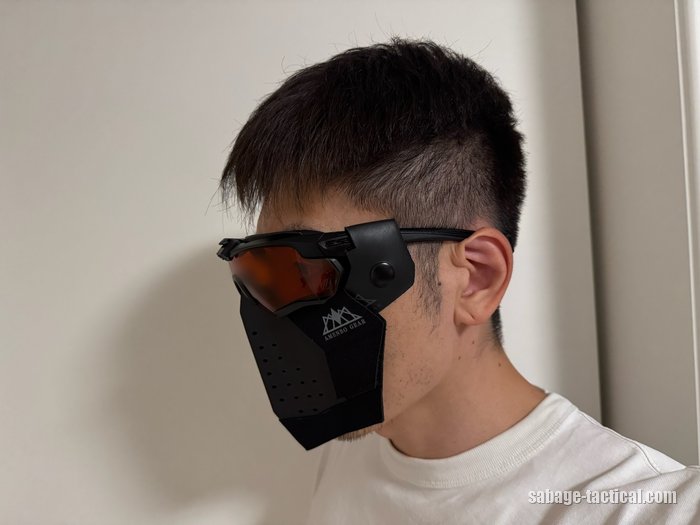 管理人がESS クロスボウにS.A.S FACE GUARD Gen.2とADDITIONAL PADを付けて着けた横顔