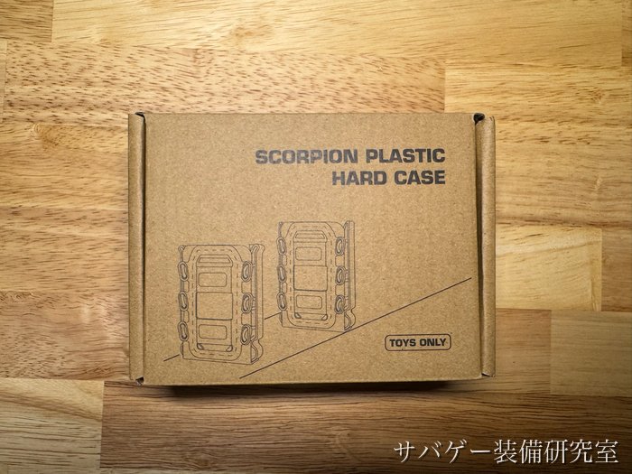 管理人が買ったTAILOR JAPAN ライフル マガジンポーチ(ブラックマルチカム):箱の表をななめから