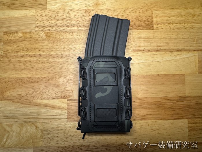 管理人のTAILOR JAPAN ライフル マガジンポーチ(ブラックマルチカム)にM4マガジンを入れたところ