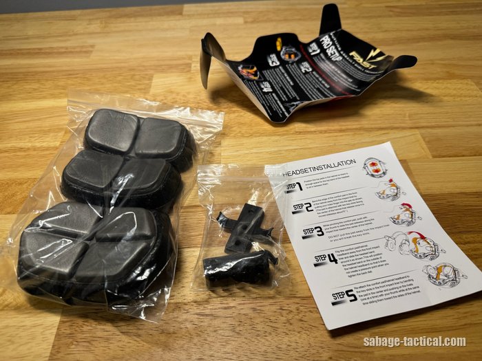 T.D.WellのFASTタイプヘルメットの付属品。予備のクッションパッド・レールアダプター2個・説明書2枚